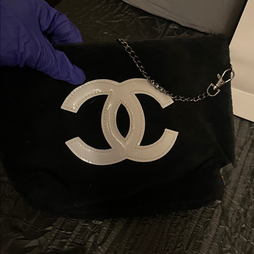 VIP/GWP Black Shoulder Bag with White Logo with shopping bag - Picture 15 of 17